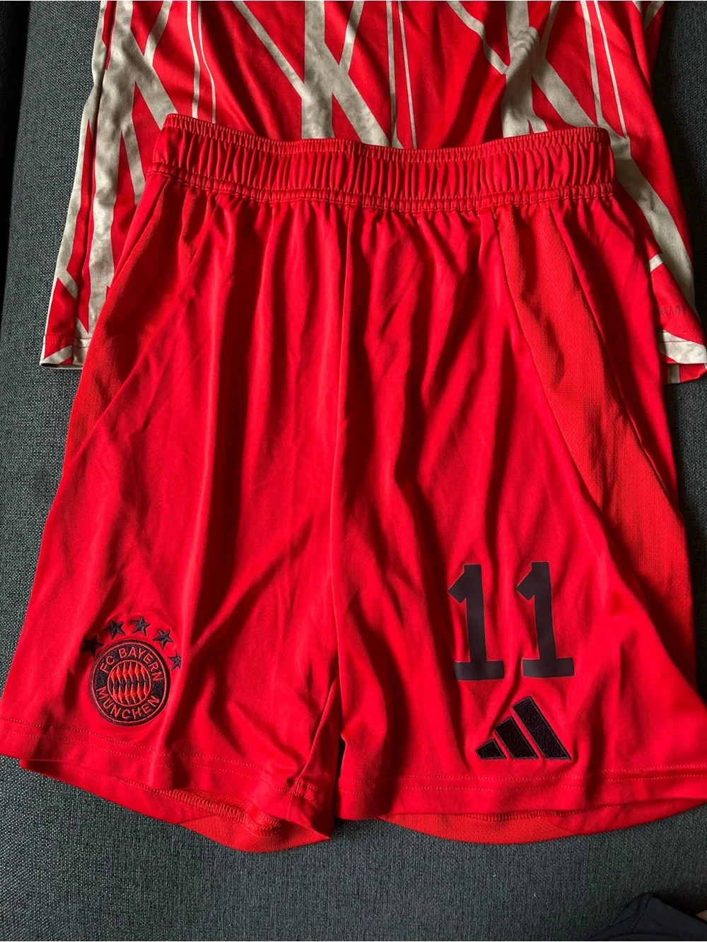 adidas FC Bayern Munich Youth L 164 Jersey & Shorts Set official #11 München
